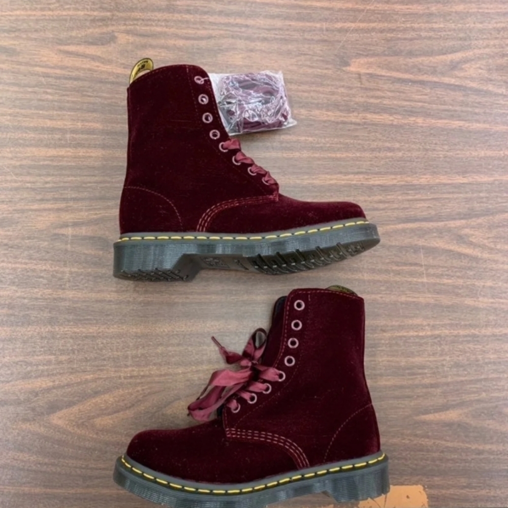 Dr.martens velvet boot